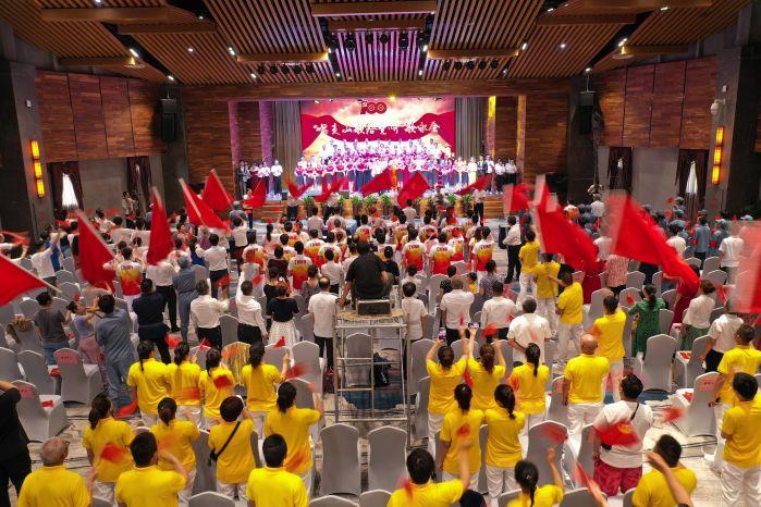 12、清江公司“唱支山歌給黨聽”歌詠會(huì)現(xiàn)場（呂新宇 攝）